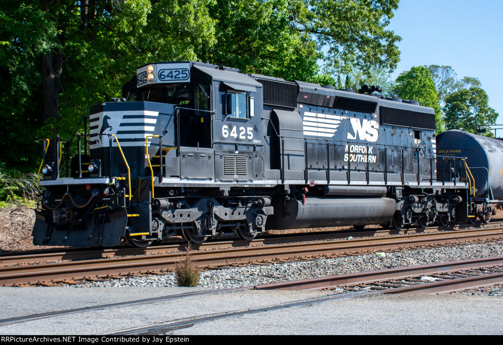 NS 6425 approaches Henderson Street on local E38 